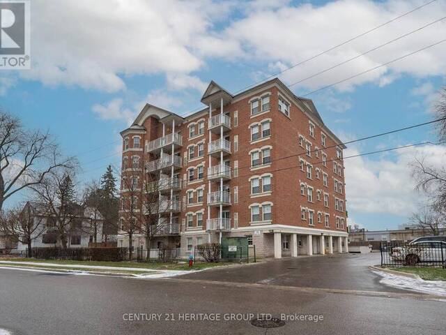 401 - 35 HUNT AVENUE Richmond Hill Ontario, L4C 4H1 - 2 Bedrooms Condo For Sale