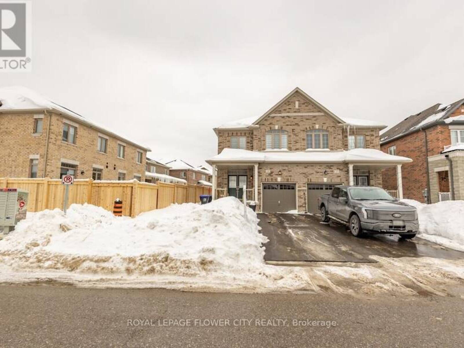 13 FERRAGINE CRESCENT, Bradford West Gwillimbury, Ontario L3Z 2A6