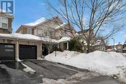 87 COZENS DRIVE | Richmond Hill Ontario | Slide Image Three