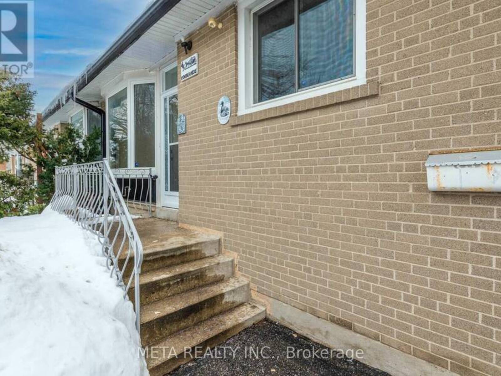 45 COMBERMERE DRIVE, Toronto, Ontario M3A 2W4