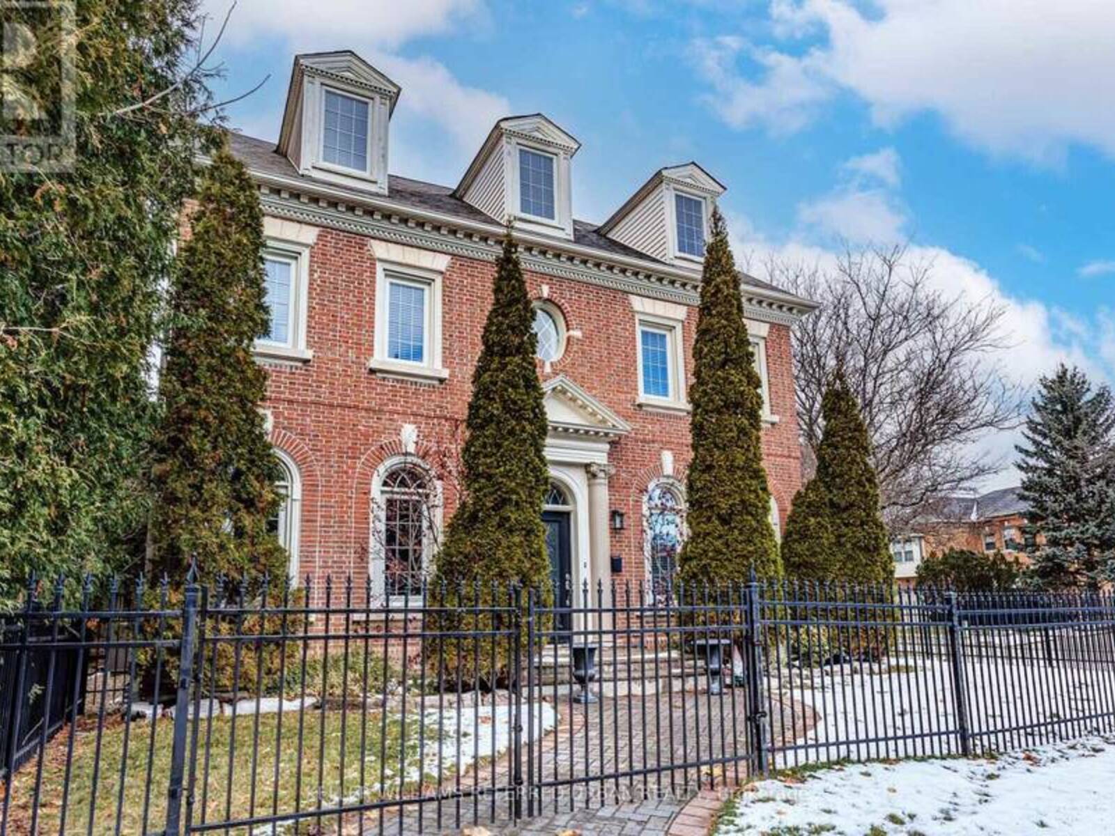 52 REGENT STREET, Richmond Hill, Ontario L4C 9C3