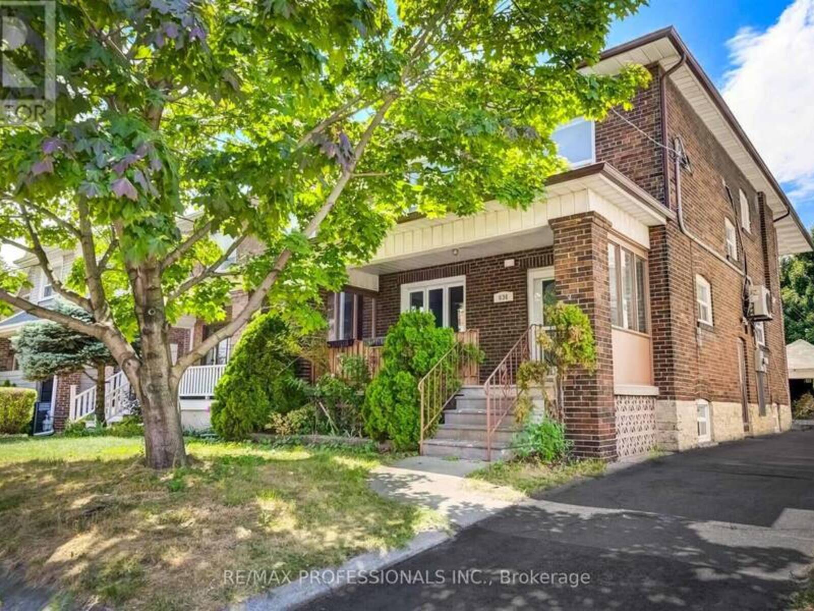 636 RUNNYMEDE ROAD, Toronto, Ontario M6S 3A2