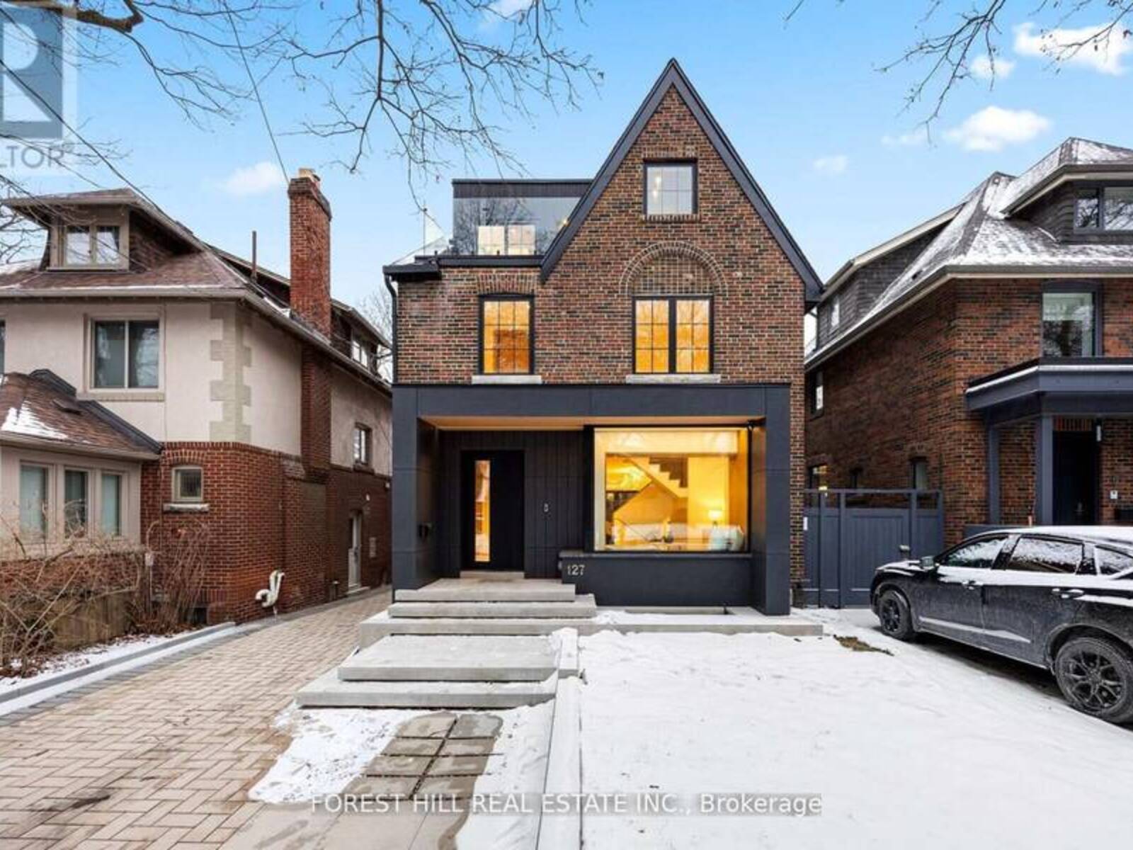 127 WELLAND AVENUE, Toronto, Ontario M4T 2J4