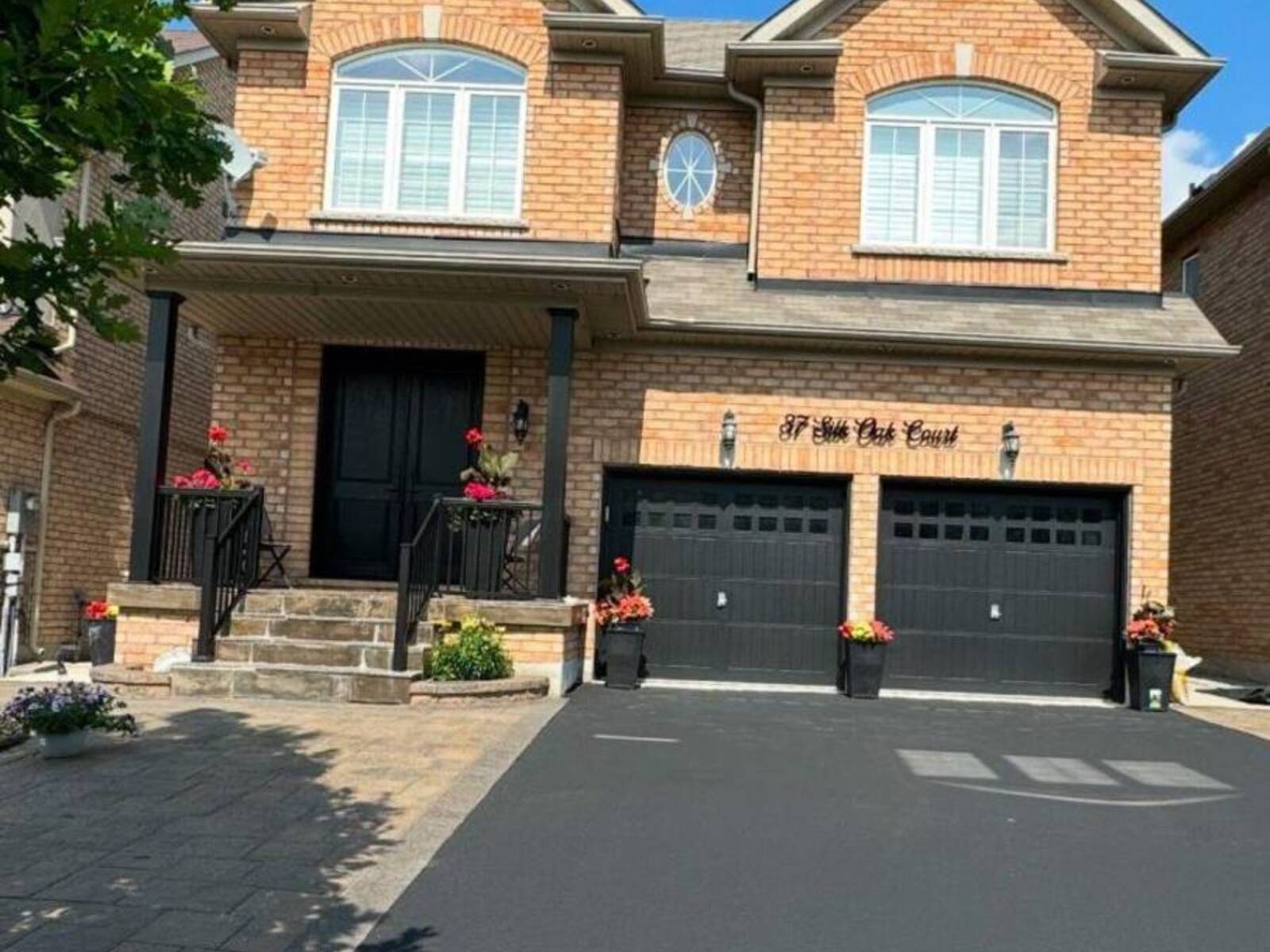 37 SILK OAK COURT, Vaughan, Ontario L6A 0M3