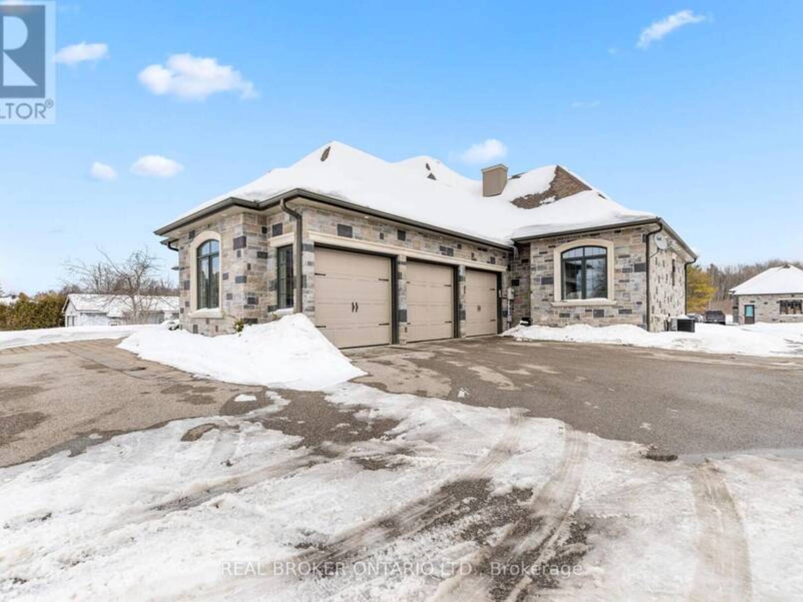 20111 BATHURST STREET E, East Gwillimbury, Ontario L9N 1N3