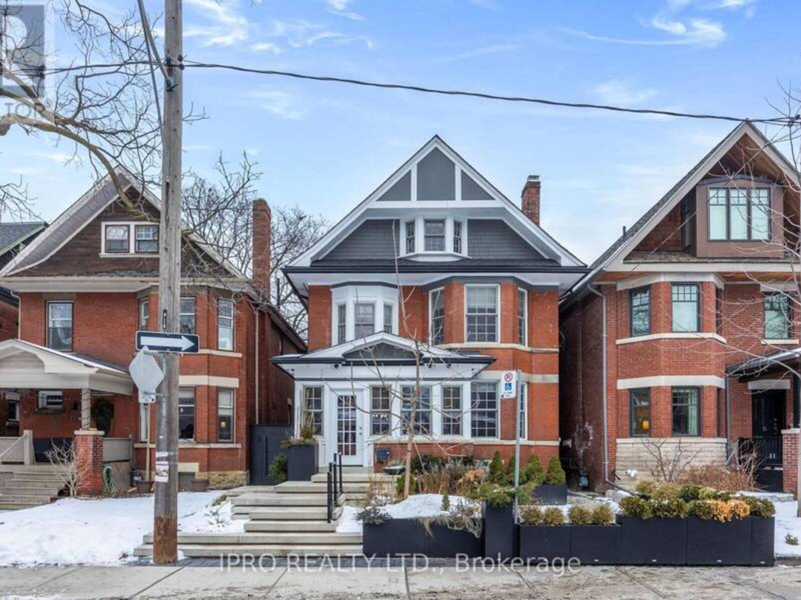 20 FAIRVIEW BOULEVARD, Toronto, Ontario M4K 1L9