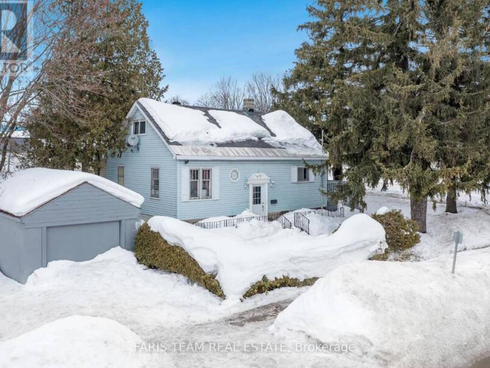 335 MOFFAT STREET, Orillia, Ontario L3V 4E9