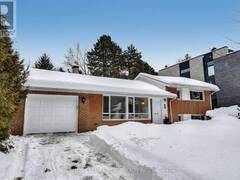 9 SOUTHWELL DRIVE Toronto Ontario, M3B 2N6