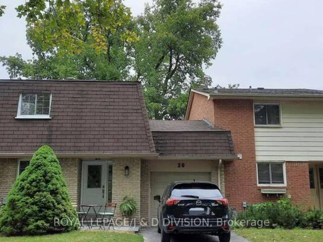 20 ST ANDREWS COURT Aurora Ontario, L4G 3B1 - 3 Bedrooms Home For Sale