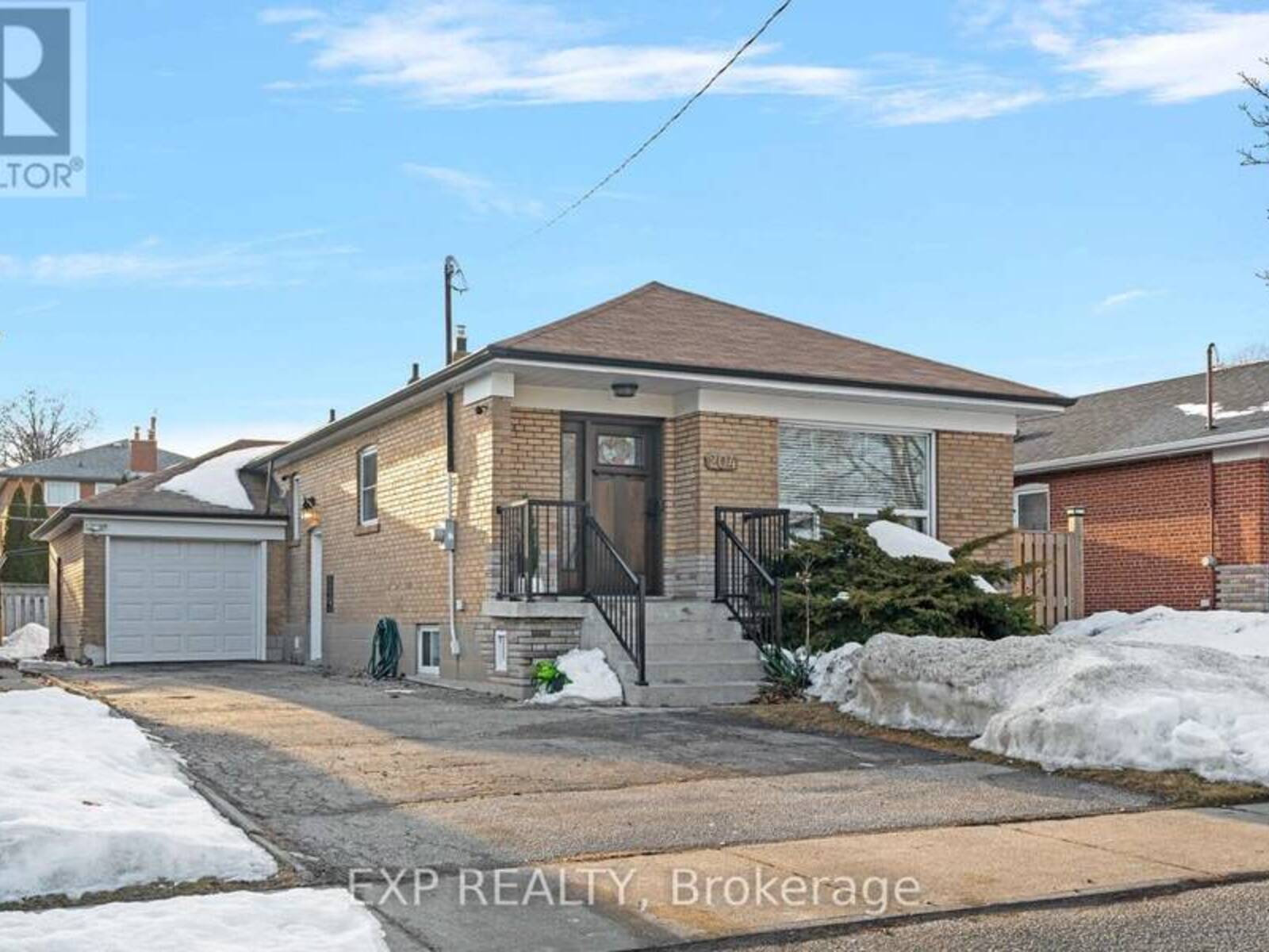 204 NORTH CARSON STREET, Toronto, Ontario M8W 4E2