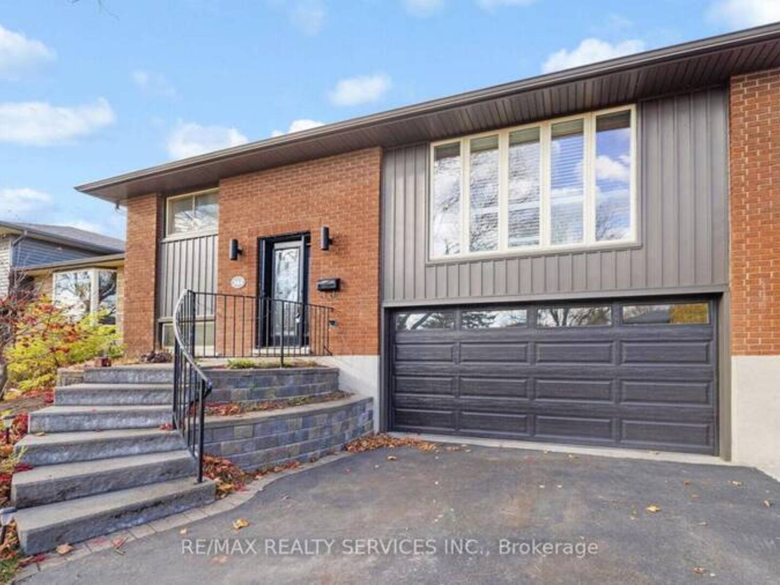 364 ROSELAWN PLACE, Waterloo, Ontario N2L 5P1