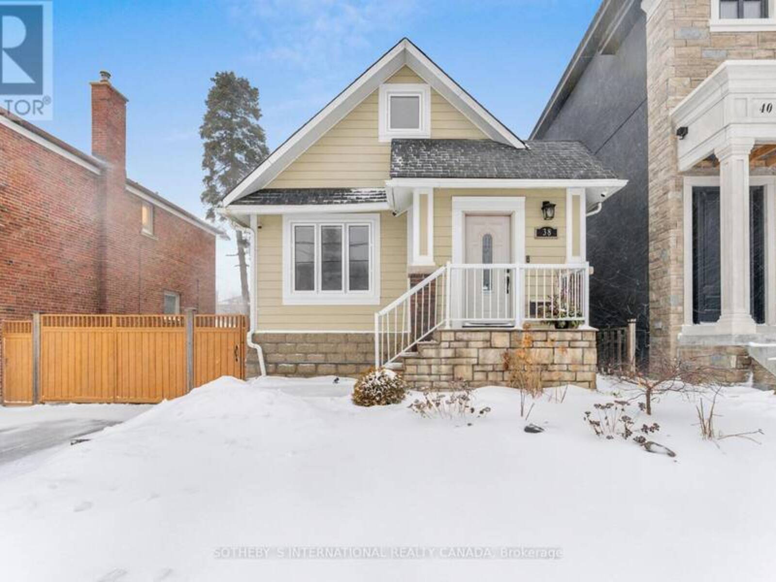 38 GUTHRIE AVENUE, Toronto, Ontario M8Y 3L1