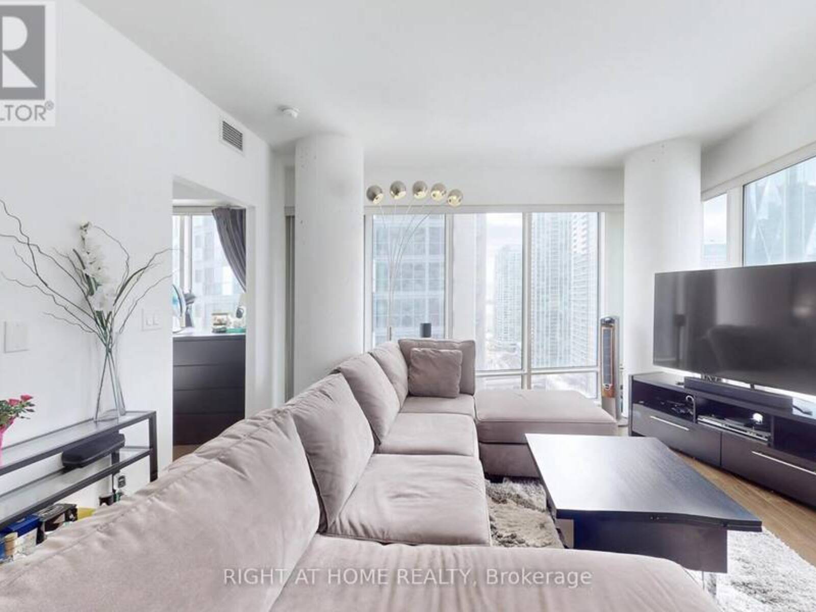 1802 - 8 THE ESPLANADE STREET, Toronto, Ontario M5E 0A6