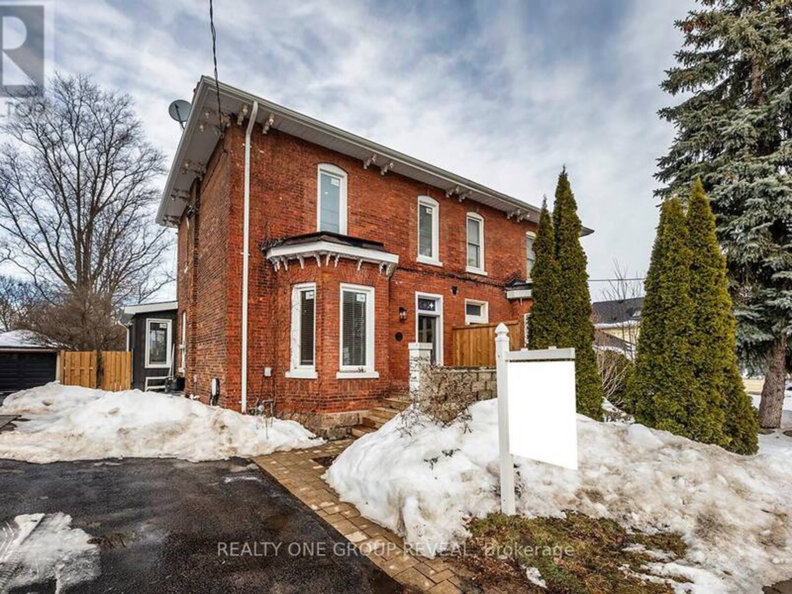 34 WELLINGTON STREET, Clarington, Ontario L1C 1V2