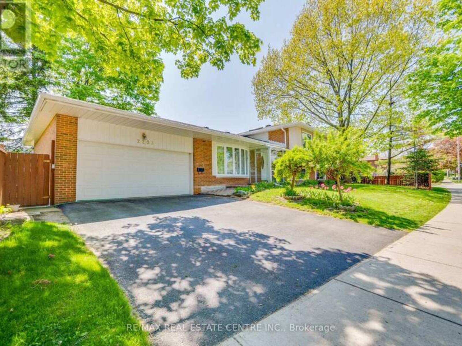 2203 WAYCROSS CRESCENT, Mississauga, Ontario L5K 1J4