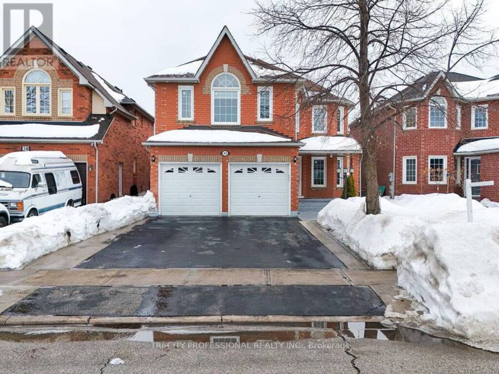 40 BRINKLEY DRIVE, Brampton, Ontario L7A 1G9