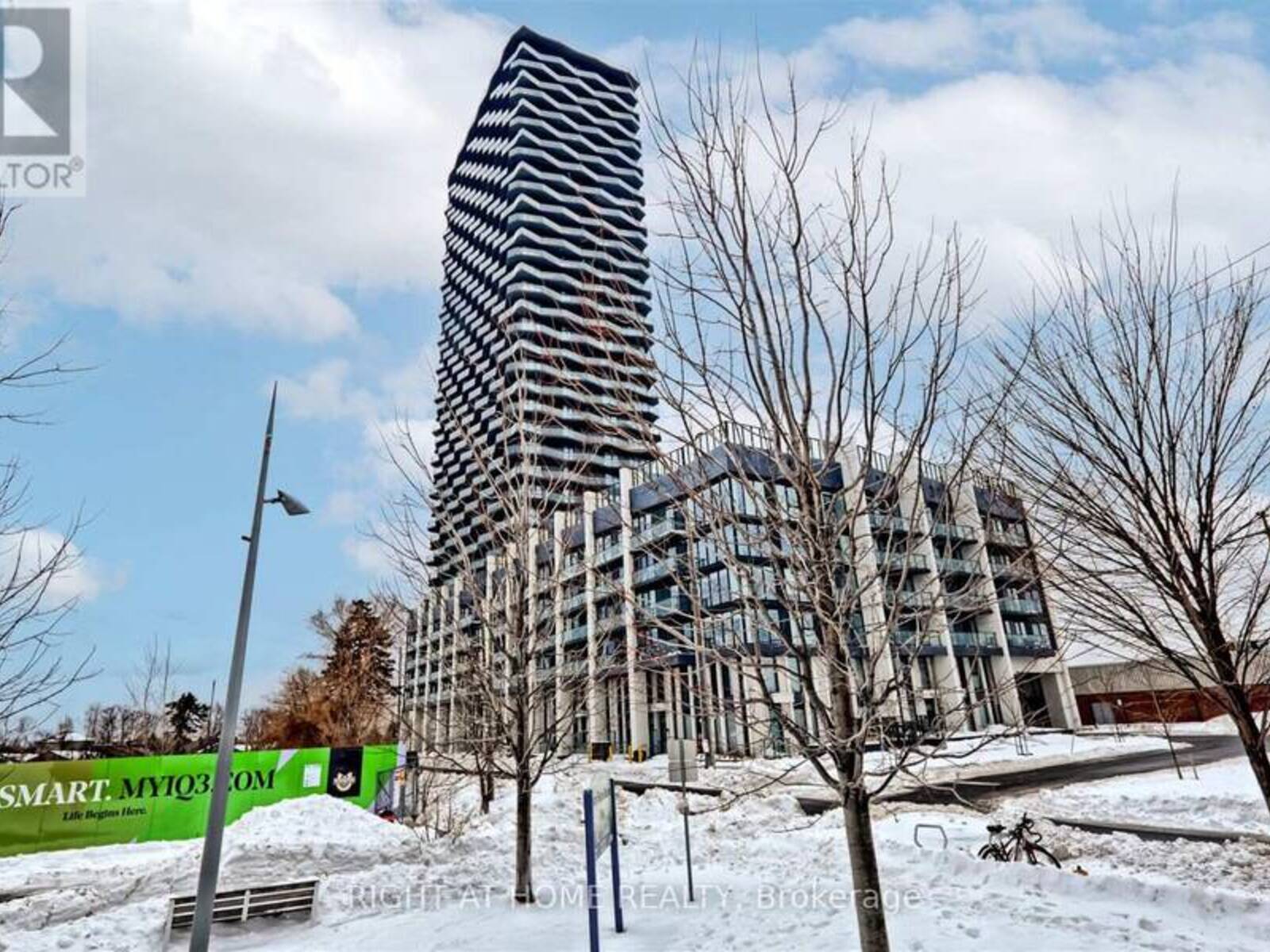 421 - 36 ZORRA STREET E, Toronto, Ontario M8Z 0G5