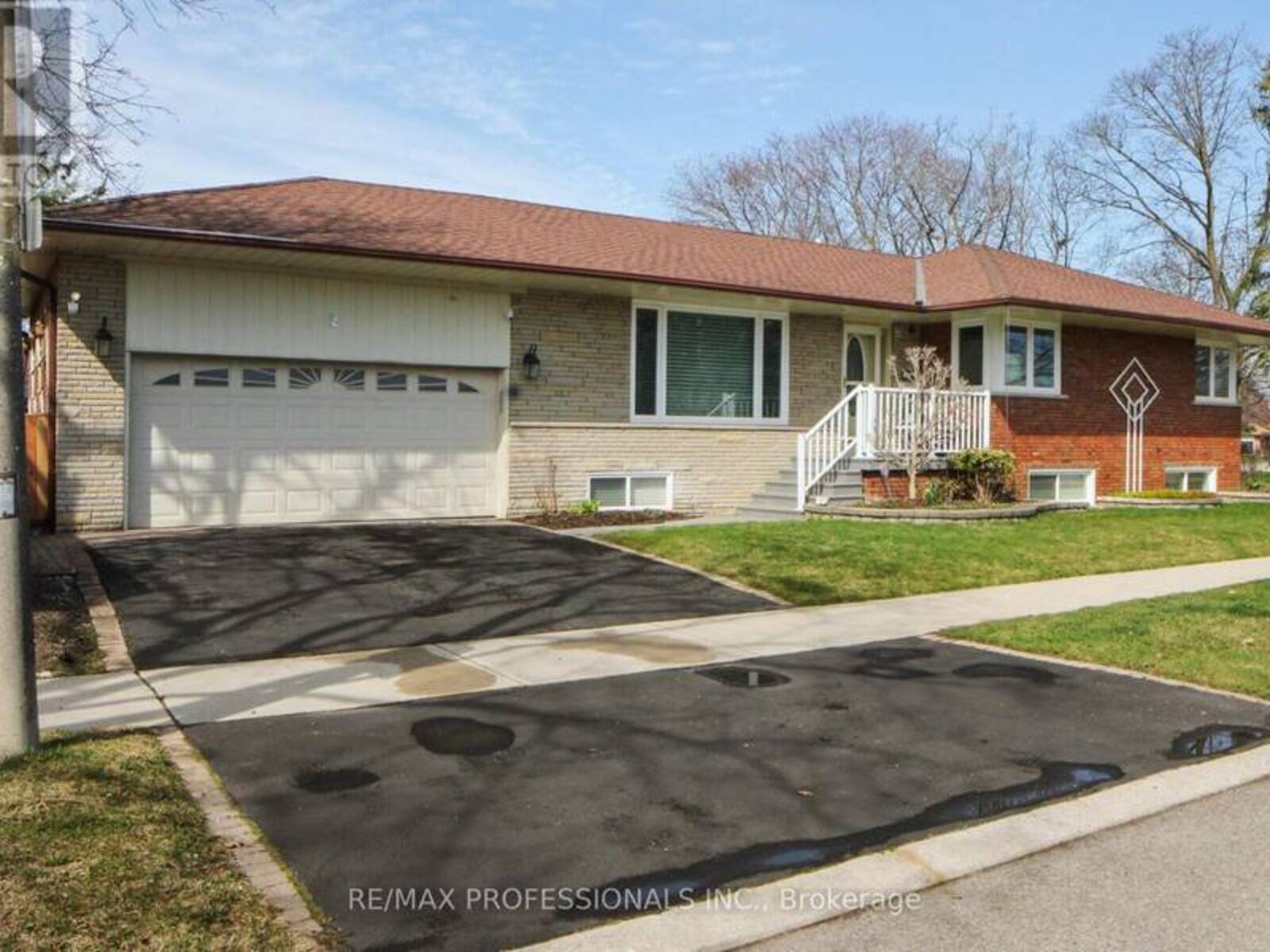 2 WOODPARK ROAD, Toronto, Ontario M9P 1M1