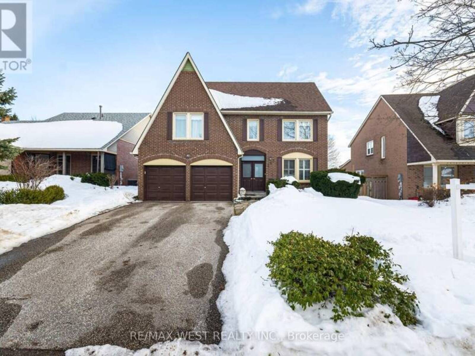 247 JOHN BOWSER CRESCENT, Newmarket, Ontario L3Y 7N7