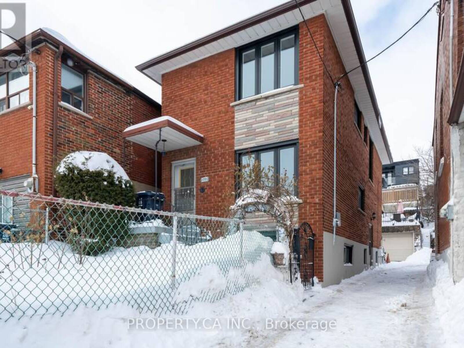 2098 DUFFERIN STREET, Toronto, Ontario M6E 3R7