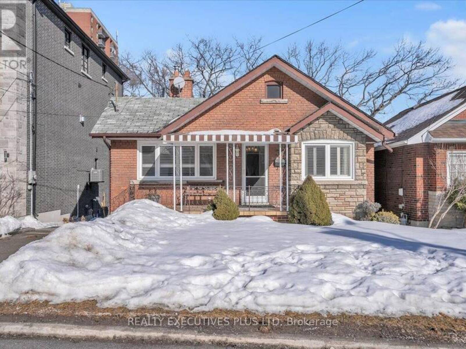 30 VENN CRESCENT, Toronto, Ontario M6M 1S4