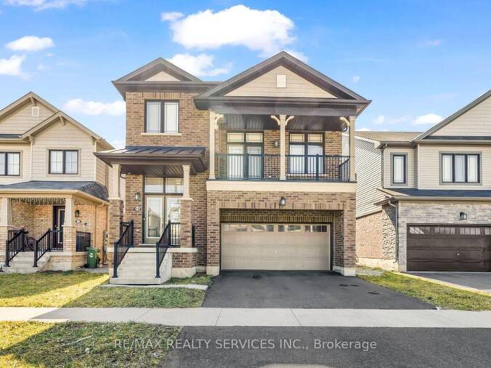 16 PAGEBROOK CRESCENT E, Hamilton, Ontario L8J 0K7