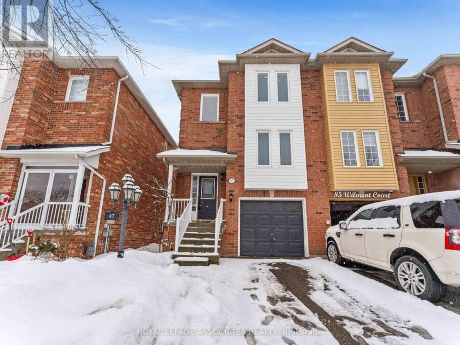 87 WILMONT COURT, Brampton, Ontario L6X 4Z7