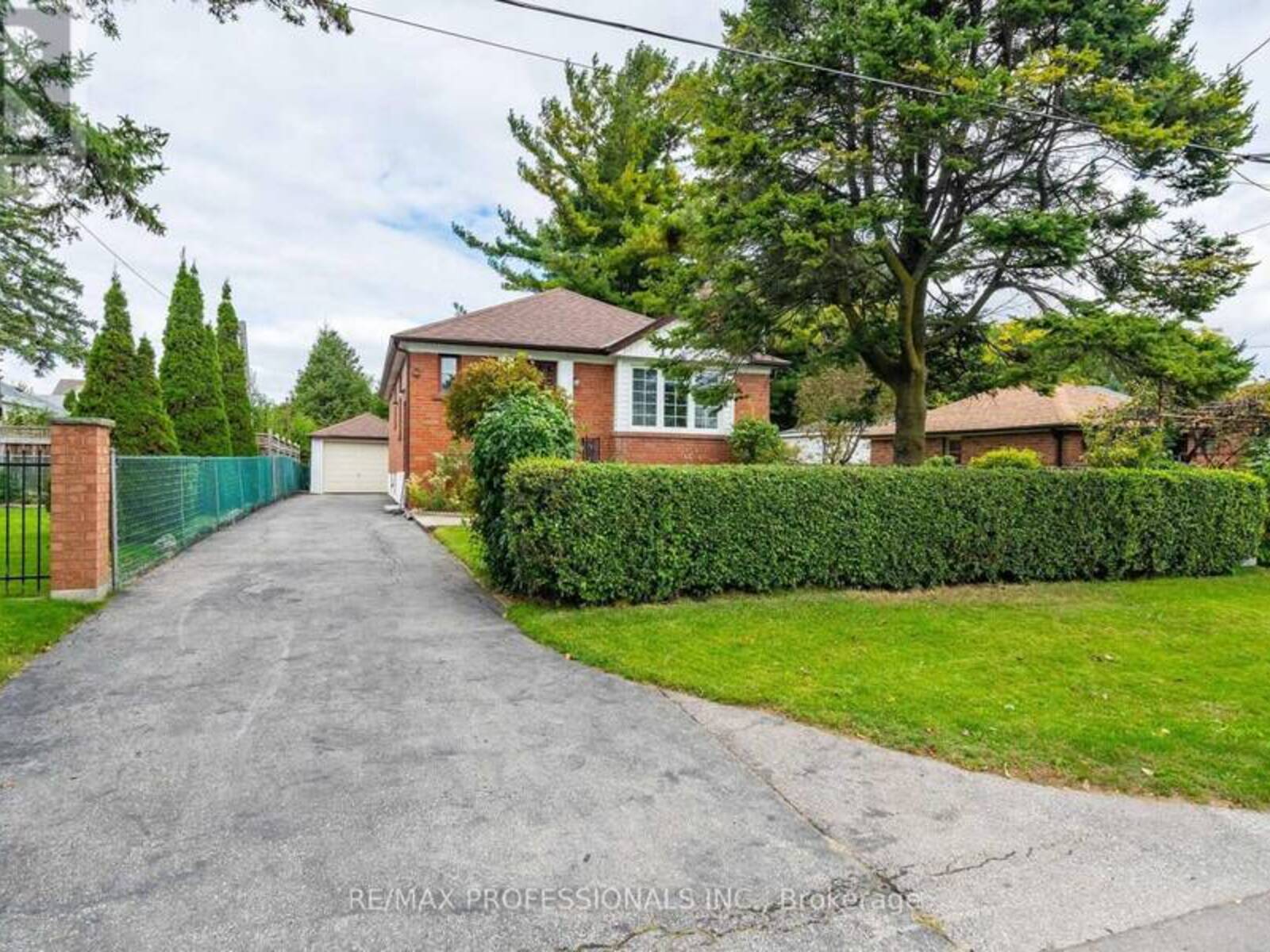 312 DALESFORD ROAD, Toronto, Ontario M8Y 1G7