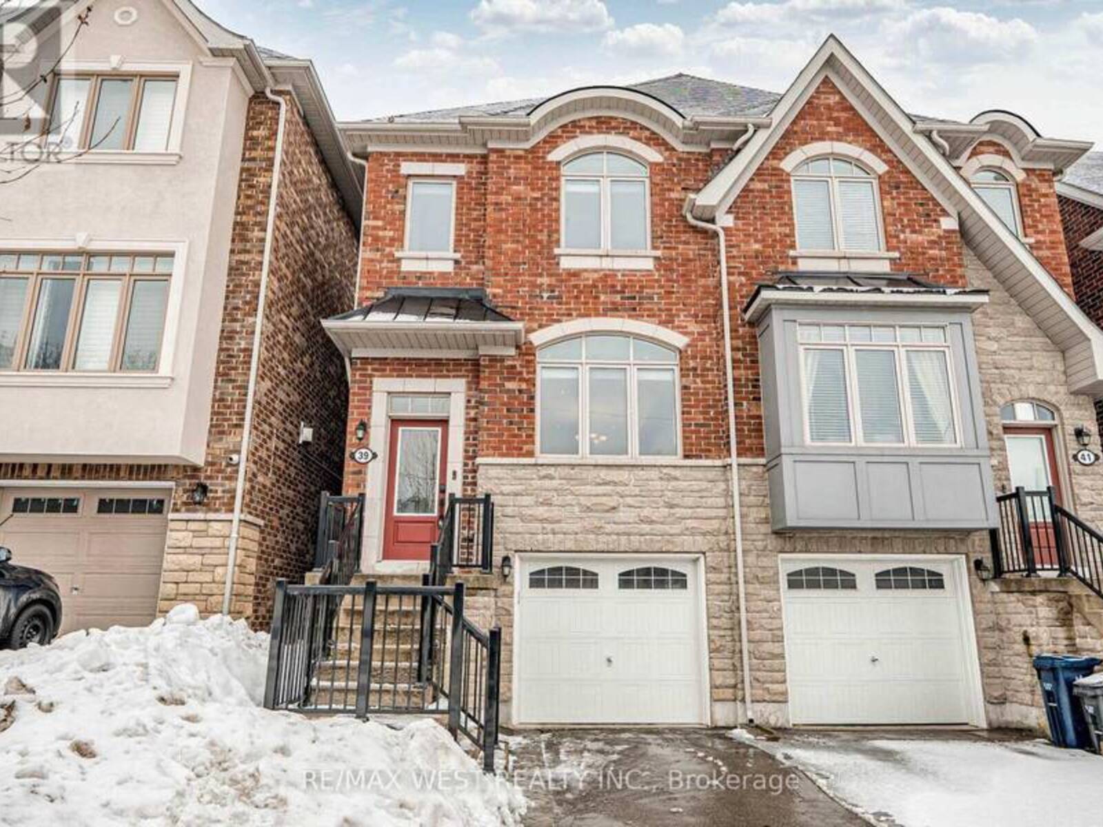 39 YPRES ROAD, Toronto, Ontario M6M 0B2