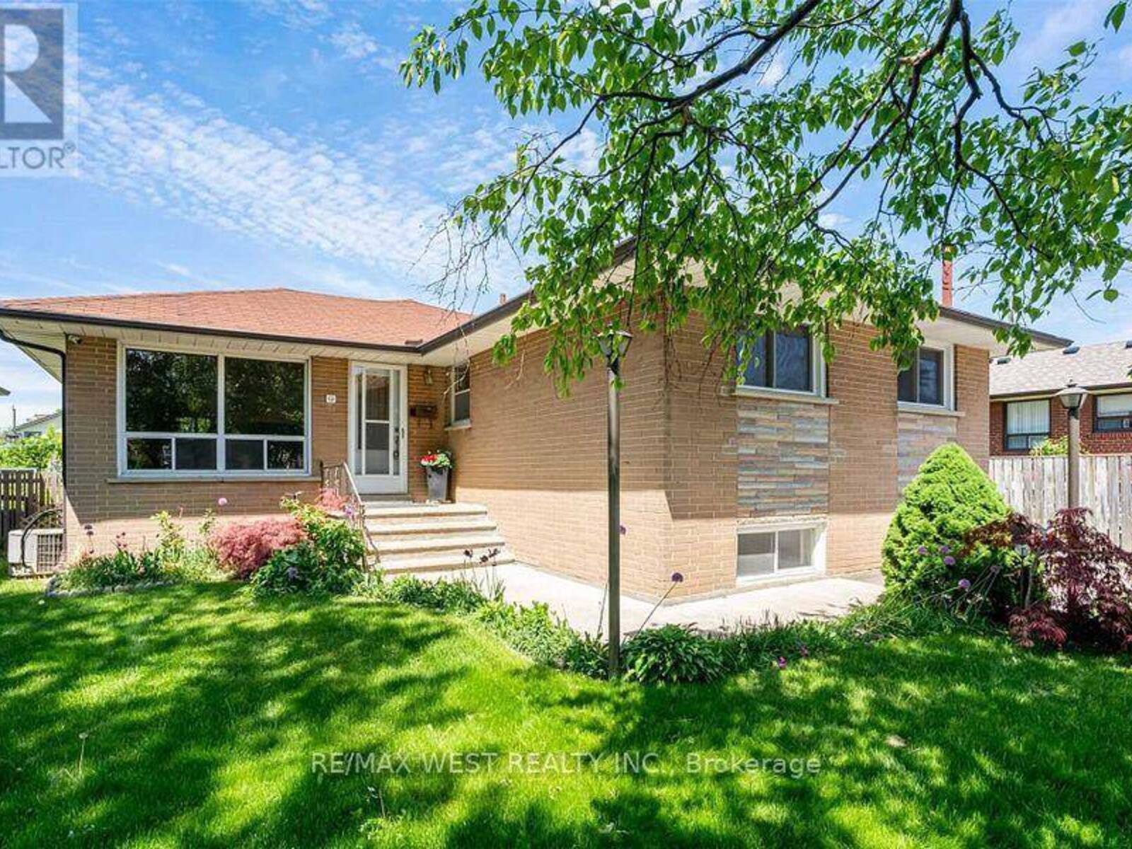 12 MANGROVE ROAD, Toronto, Ontario M6L 2A1