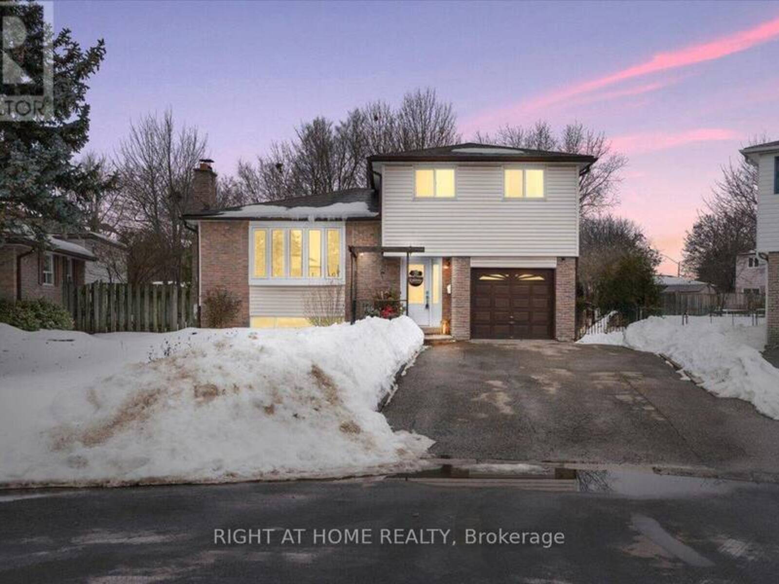 14 GROVETREE PLACE, Brampton, Ontario L6S 1S8