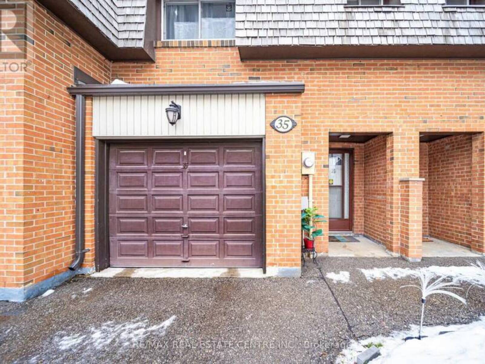 35 BRIAR PATH, Brampton, Ontario L6T 2A3