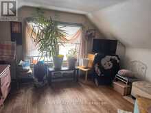 39 HUMBERSIDE AVENUE | Toronto Ontario | Slide Image Nine