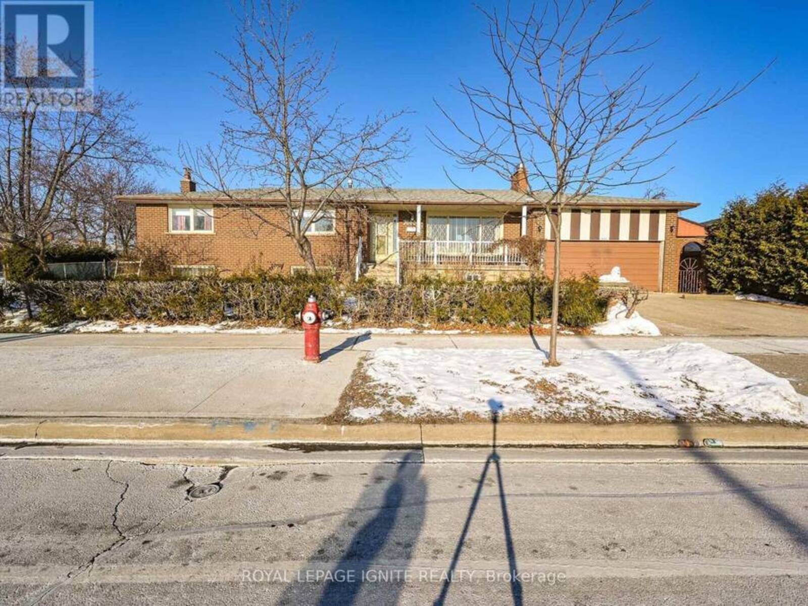 7660 DARCEL AVENUE, Mississauga, Ontario L4T 3V6