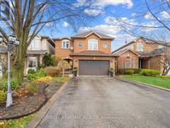 22 ADELE COURT Hamilton Ontario, L9B 2P8