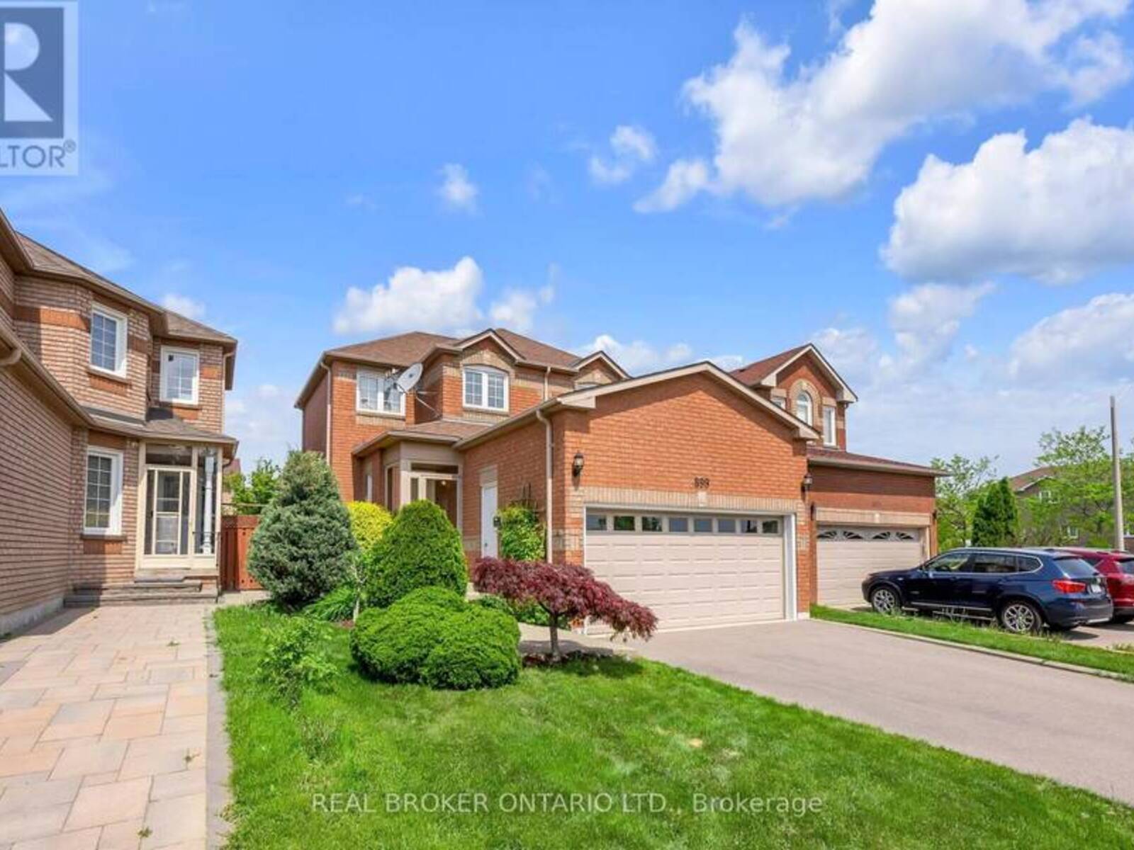 899 WINTERTON WAY, Mississauga, Ontario L5V 1Z5