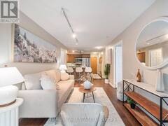 1111 - 736 SPADINA AVENUE Toronto Ontario, M5S 2J6