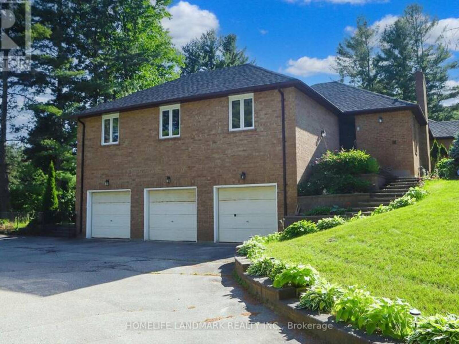 11 MARCUS COURT, Vaughan, Ontario L6A 1G2