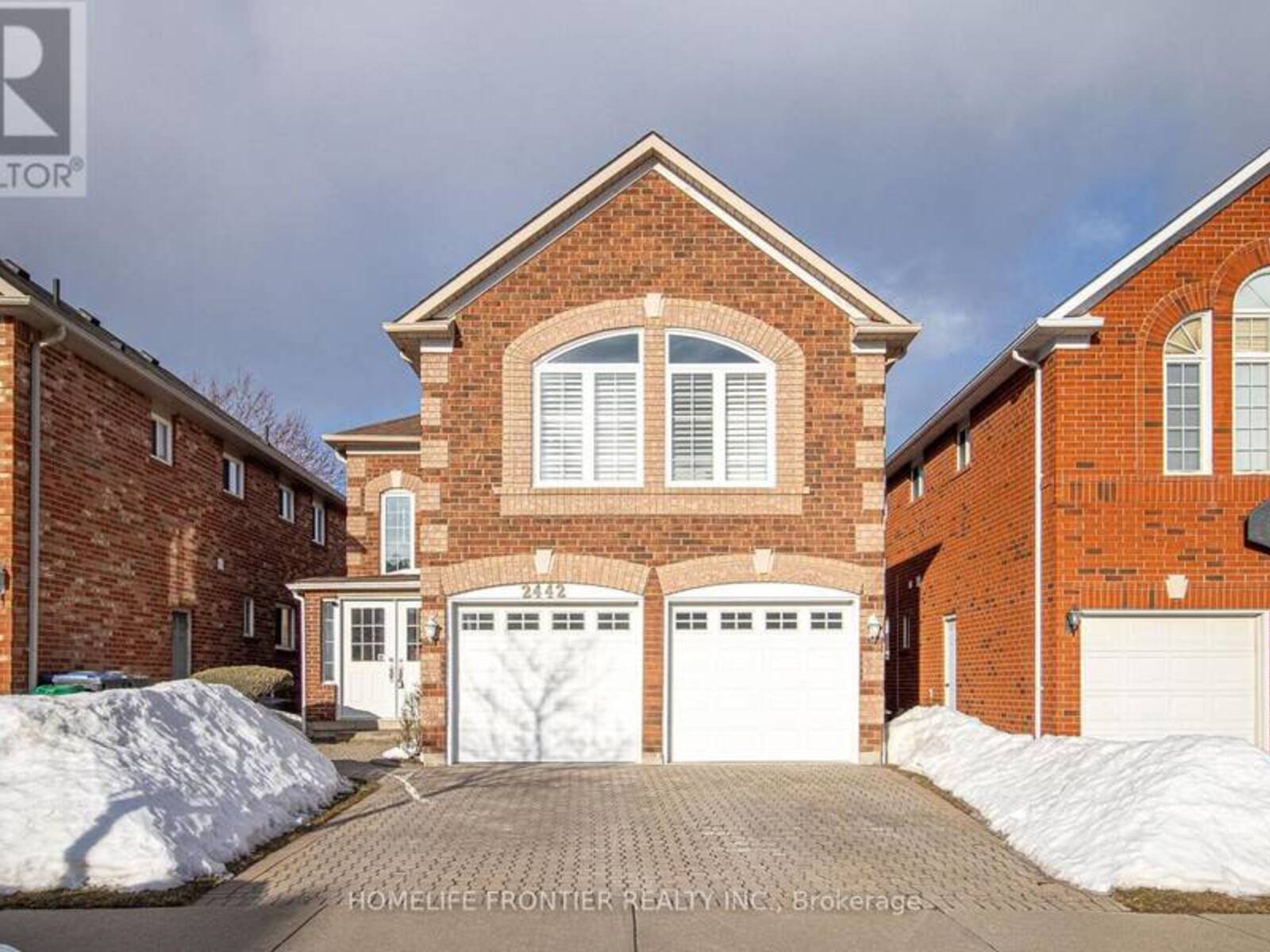 2442 YORKTOWN CIRCLE, Mississauga, Ontario L5M 5X9