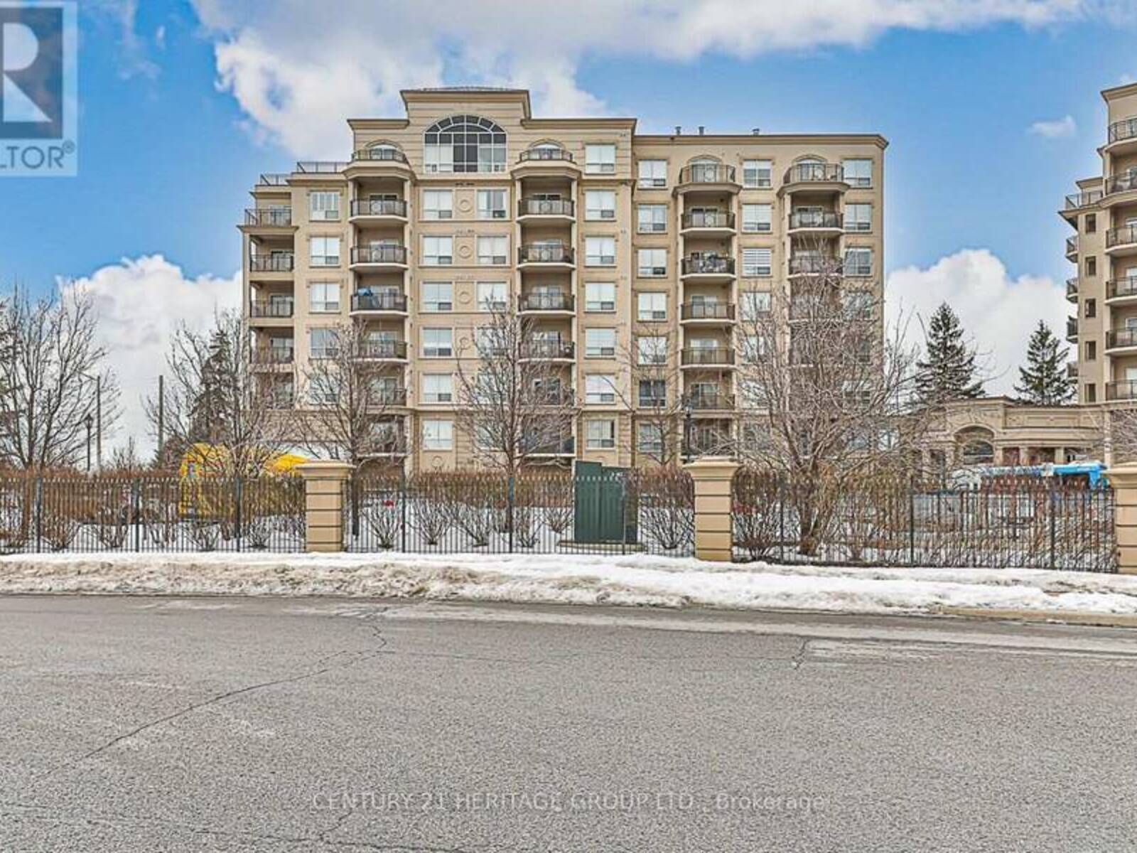 305 - 8 MAISON PARC COURT, Vaughan, Ontario L4J 9K5