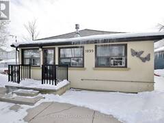 1099 POPLAR DRIVE Innisfil Ontario, L0L 1R0