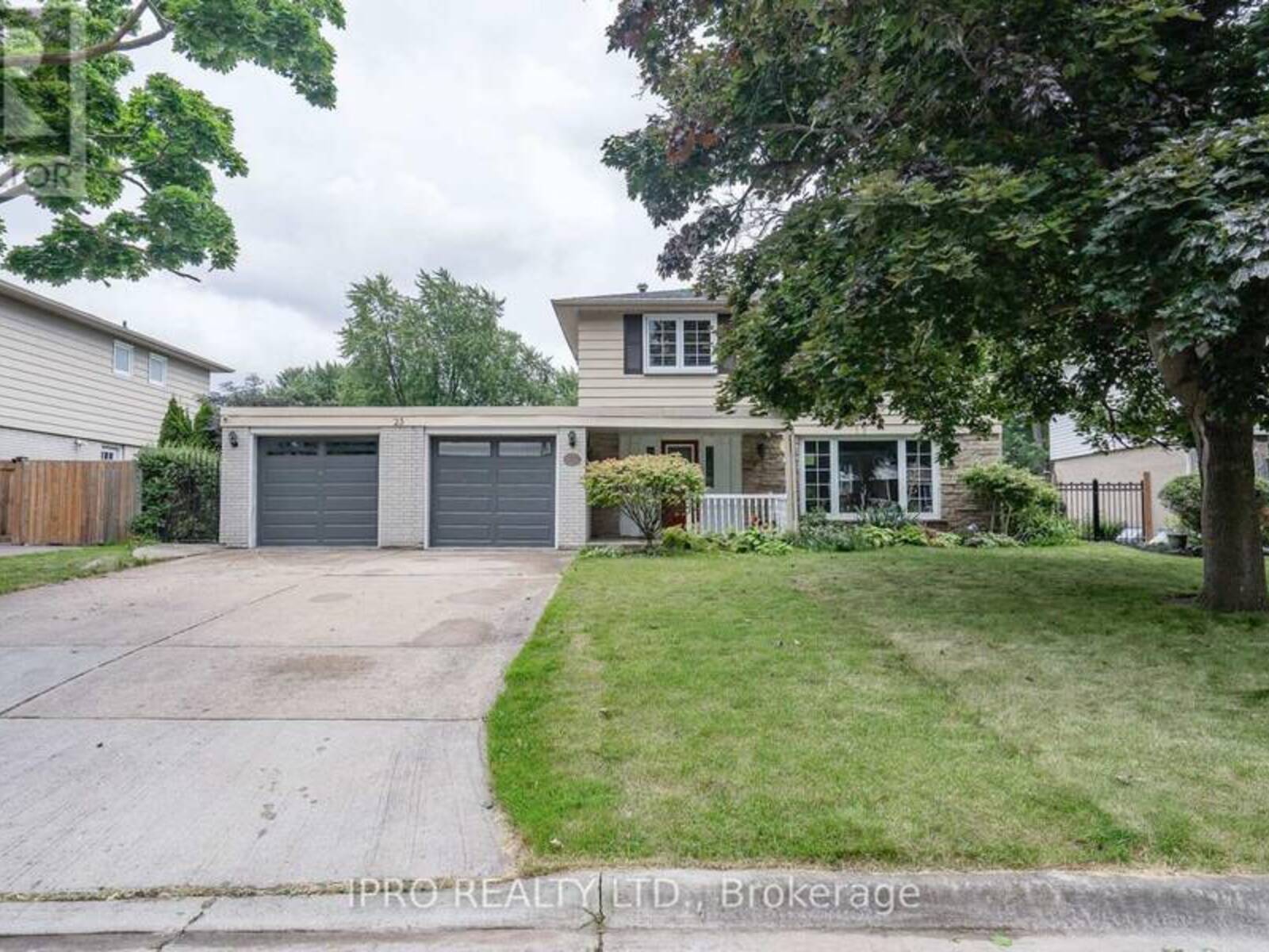 23 FERNDALE CRESCENT, Brampton, Ontario L6W 1G1