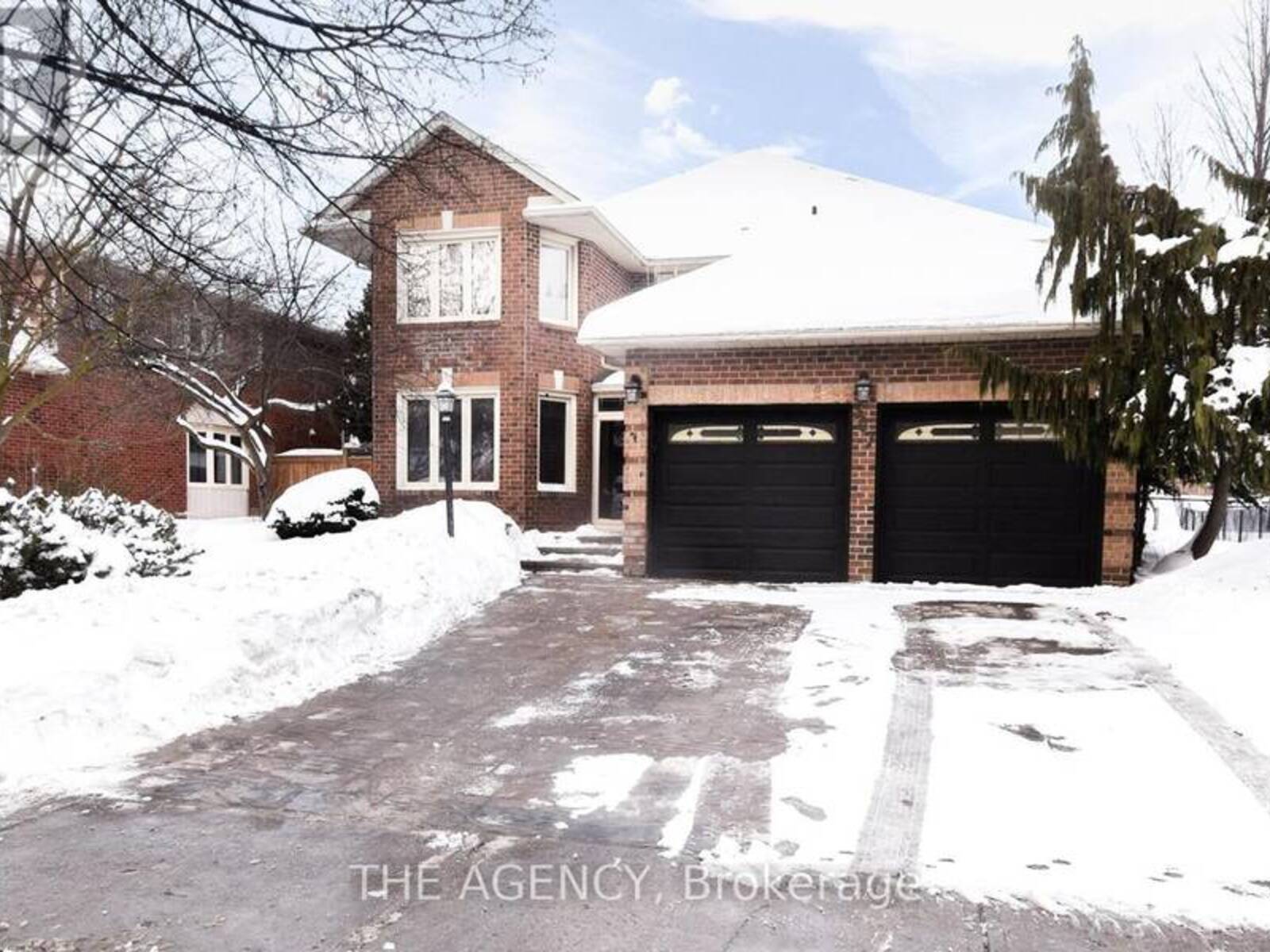 367 FAIRWAY GARDENS, Newmarket, Ontario L3X 1B4