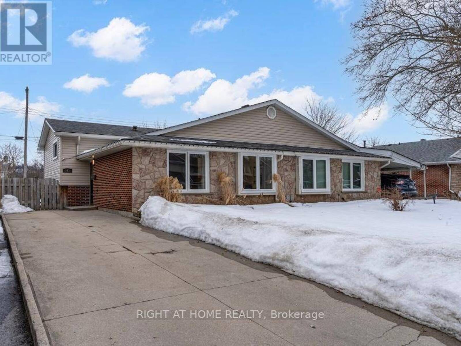 141 ST. ANDREWS DRIVE, Hamilton, Ontario L8K 5K1