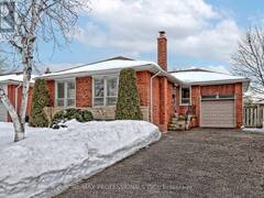 17 GUERNSEY DRIVE Toronto Ontario, M9C 3A5