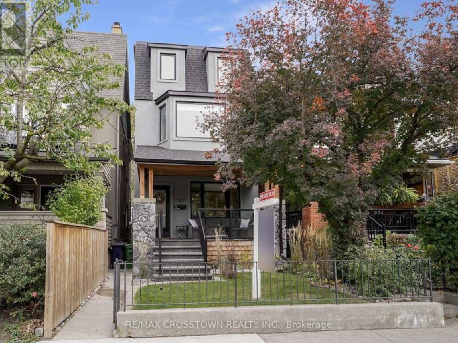 327 WILLOW AVENUE, Toronto, Ontario M4E 3K6