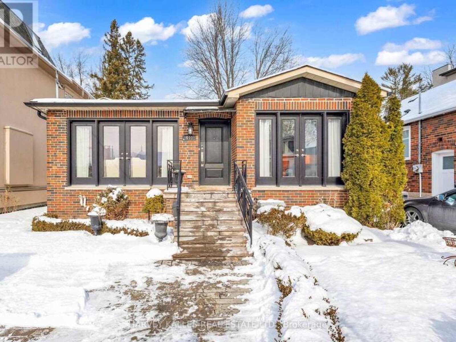 440 GLENGARRY AVENUE, Toronto, Ontario M5M 1E8