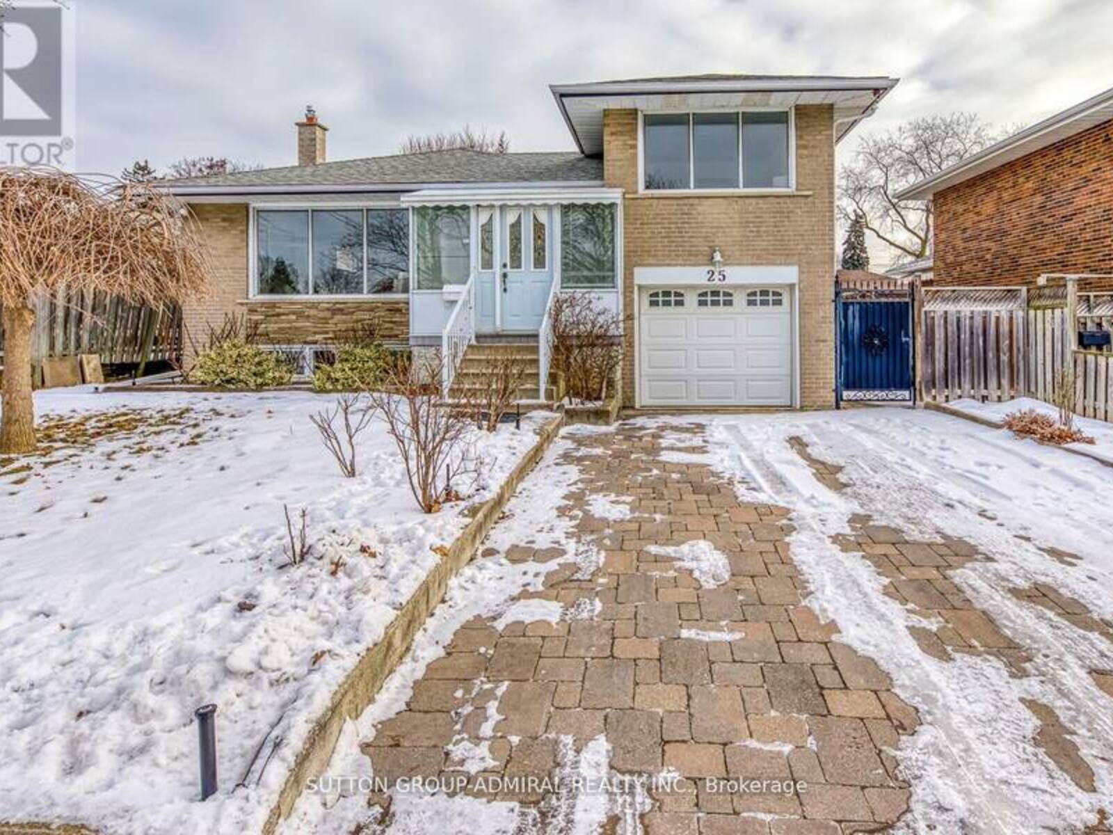 25 CARSBROOKE ROAD, Toronto, Ontario M9C 3C2