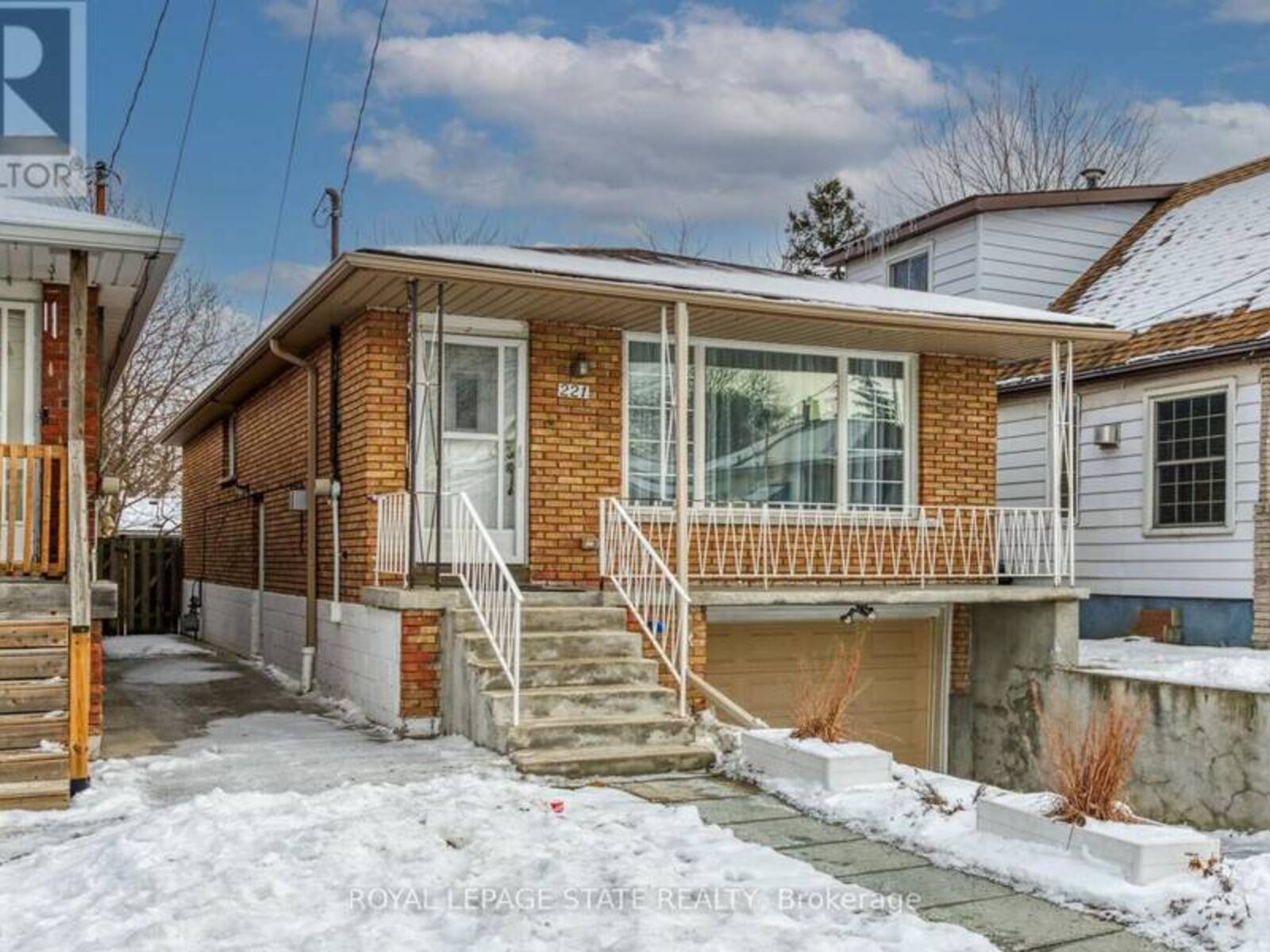 221 EAST 24TH STREET, Hamilton, Ontario L8V 2Y5