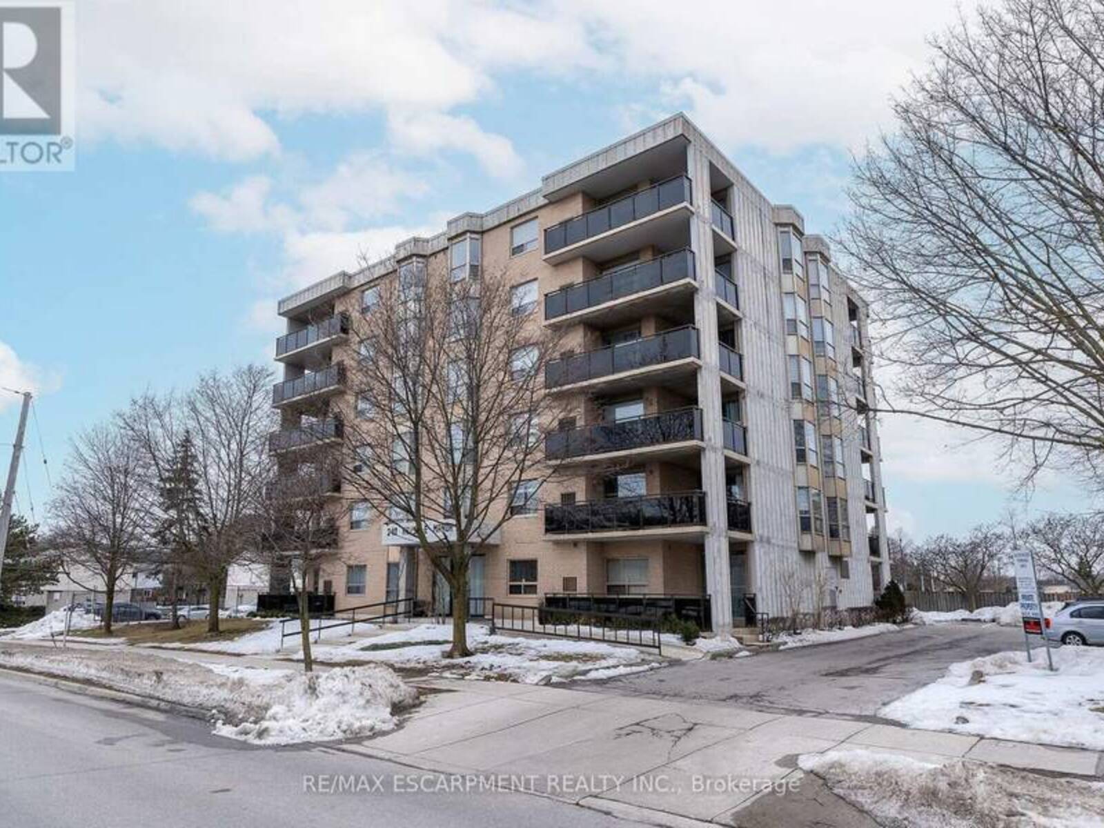 404 - 240 QUIGLEY ROAD, Hamilton, Ontario L8K 5M9